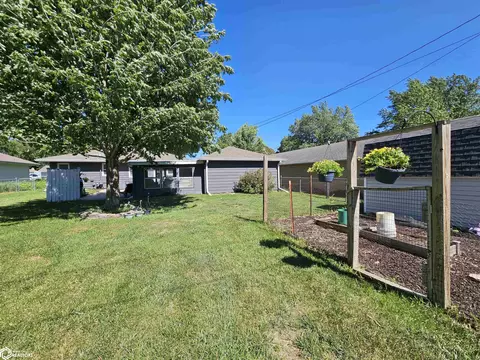 Exterior - 1827 Crestview Dr, Carroll, IA 51401 photo 13 of 14