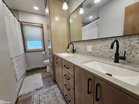 Bath - 1827 Crestview Dr, Carroll, IA 51401 photo 1 of 3