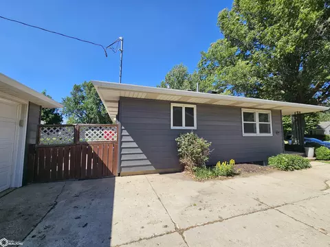 Exterior - 1827 Crestview Dr, Carroll, IA 51401 photo 3 of 14