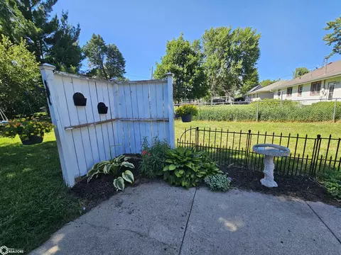 Exterior - 1827 Crestview Dr, Carroll, IA 51401 photo 10 of 14