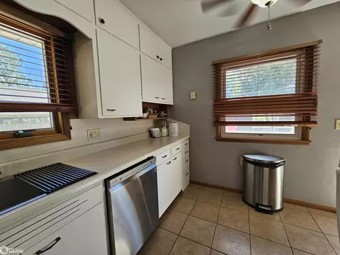 Kitchen - 1827 Crestview Dr, Carroll, IA 51401 photo 3 of 3
