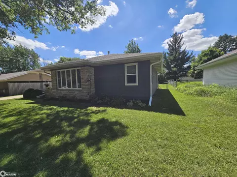 Exterior - 1827 Crestview Dr, Carroll, IA 51401 photo 5 of 14