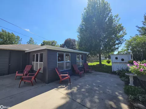 Exterior - 1827 Crestview Dr, Carroll, IA 51401 photo 7 of 14