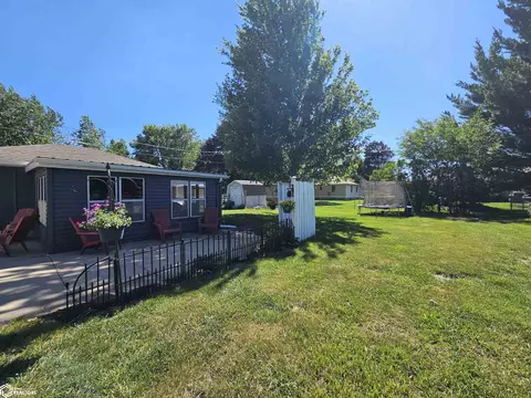 Exterior - 1827 Crestview Dr, Carroll, IA 51401 photo 9 of 14
