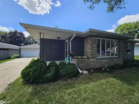 Exterior - 1827 Crestview Dr, Carroll, IA 51401 photo 2 of 14