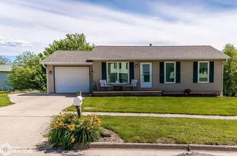 1410 Greenfield Dr, Marshalltown, IA 50158
