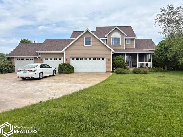 110 Spring Valley Dr, Livermore, IA 50558