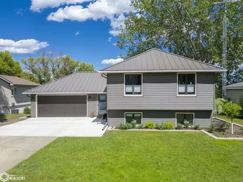 908 S 15th St, Clear Lake, IA 50428