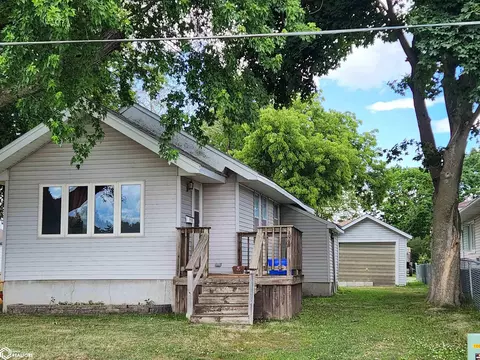 40 27th St SW, Mason City, IA 50401