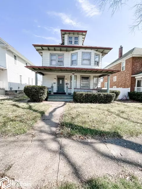 1104 S 5th St, Burlington, IA 52601