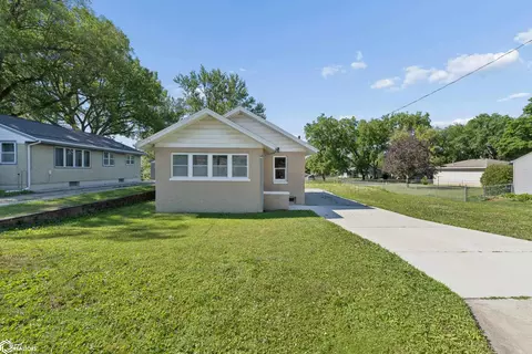 825 15th St SE, Mason City, IA 50401