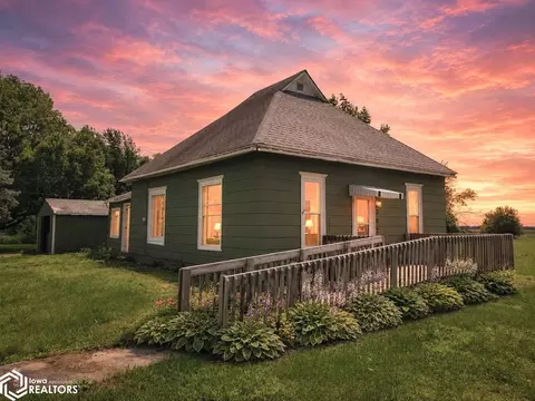 302 S High St, Delta, IA 52550