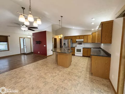 1409 E 19th St, Atlantic, IA 50022 photo 3