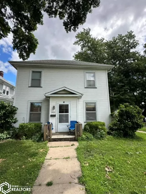 1022 S 8th St, Burlington, IA 52601