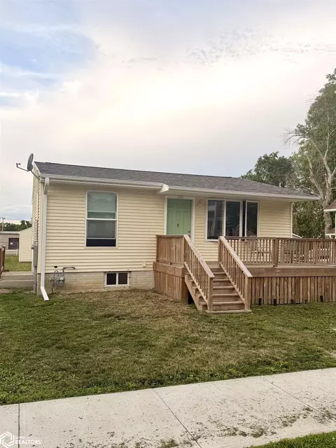 220 12th St SE, Mason City, IA 50401
