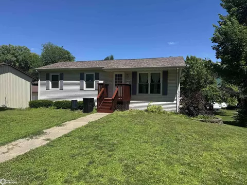 1404 Siegel St, Tama, IA 52339