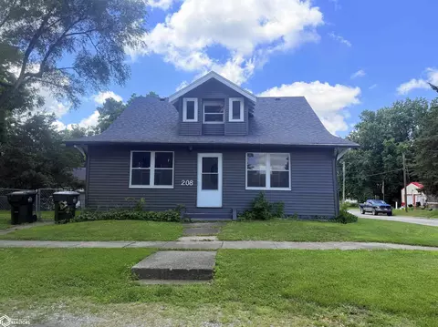 208 N 5th St, Eddyville, IA 52553