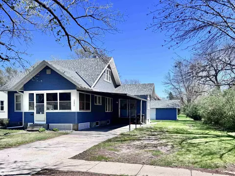 1221 12th St, Onawa, IA 51040