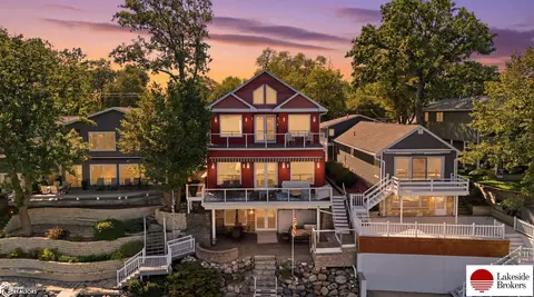 2217 S Lakeview Dr, Clear Lake, IA 50428