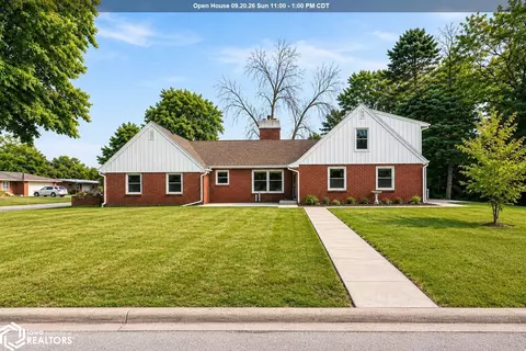 255 Willowbrook Dr, Mason City, IA 50401