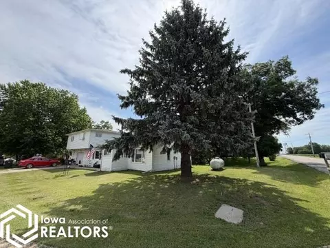 1386 Circle Dr, Brooklyn, IA 52211