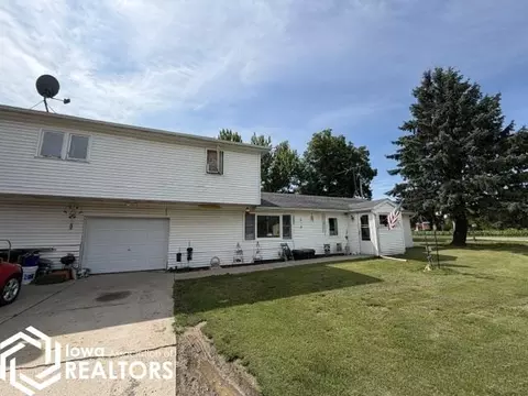 1386 Circle Dr, Brooklyn, IA 52211
