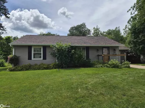1429 Summer St, Grinnell, IA 50112