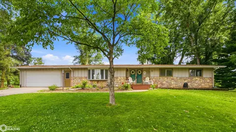 9194 Gaslight Dr, Burlington, IA 52601