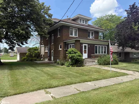 138 Franklin St, Ackley, IA 50601