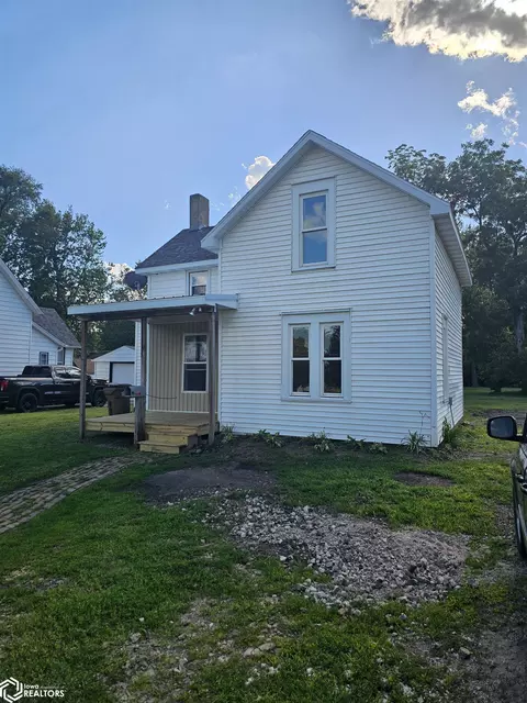427 East St, Grinnell, IA 50112