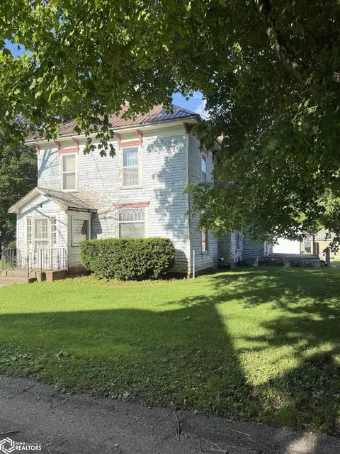 103 W 3rd St, Packwood, IA 52580