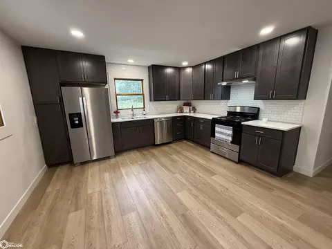 1109 S 7th St, Fairfield, IA 52556