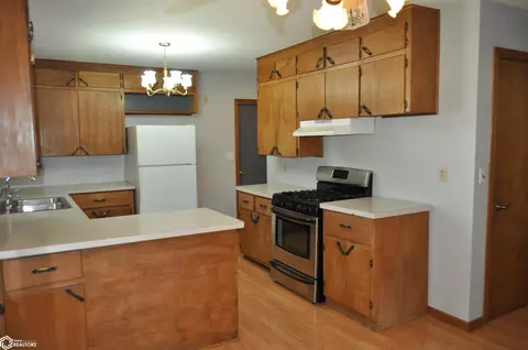 Kitchen - 264 E 18th St, Carroll, IA 51401 photo 2 of 4