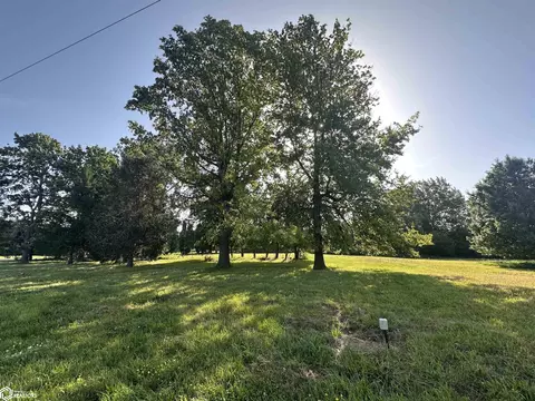 2005 N B St, Fairfield, IA 52556