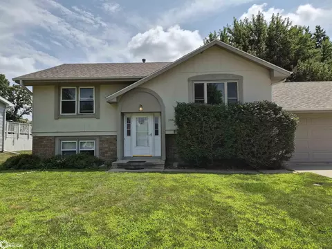 1816 Sunset St, Grinnell, IA 50112
