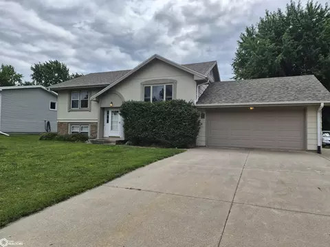 1816 Sunset St, Grinnell, IA 50112