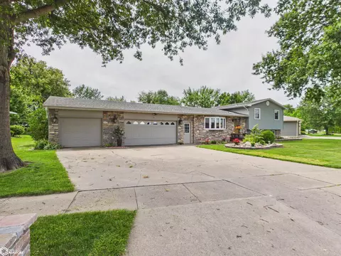 6 Eleanor Dr, Ottumwa, IA 52501