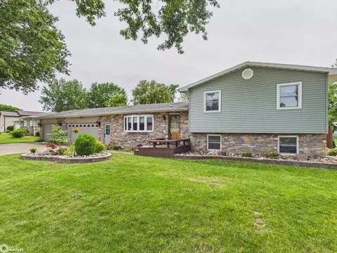 6 Eleaner Dr, Ottumwa, IA 52501
