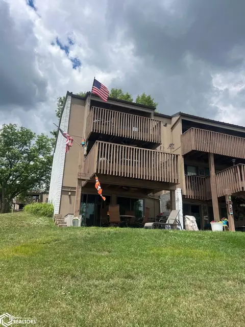 2700 N Shore Dr #I9B, Clear Lake, IA 50428