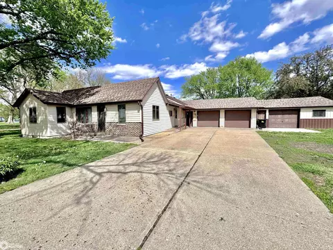1313 4th St, Onawa, IA 51040