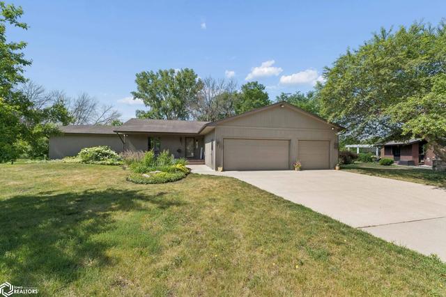 7 Woodbine Rd, Mason City, IA 50401