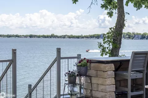 5500 Lakeview Dr, Clear Lake, IA 50428