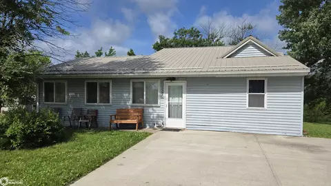 1304 SE Poplar St, Leon, IA 50144