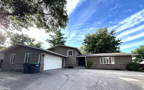 912 Country Lane Dr, Keosauqua, IA 52565