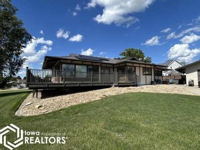 609 W 12th St, Tama, IA 52339