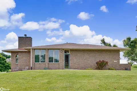 1702 Westwood Dr, Marshalltown, IA 50158