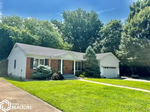 312 Sunrise Ln, Burlington, IA 52601
