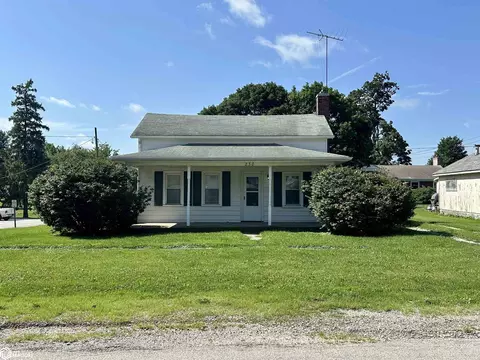 230 E Cedar St, Kirkwood, IL 61447