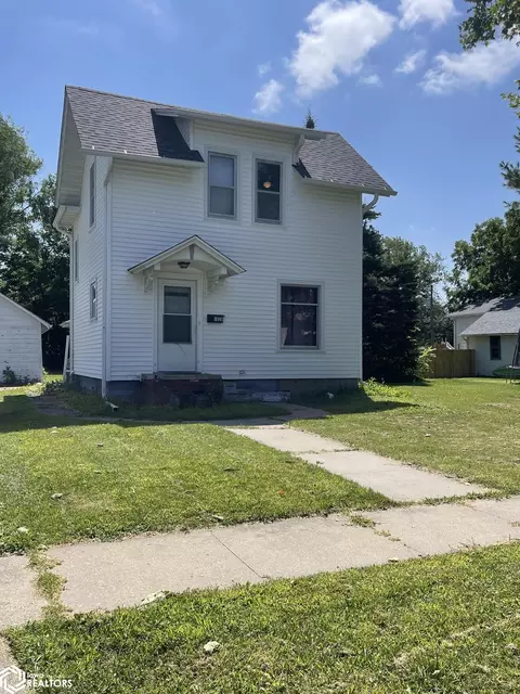 1026 Summer St, Grinnell, IA 50112