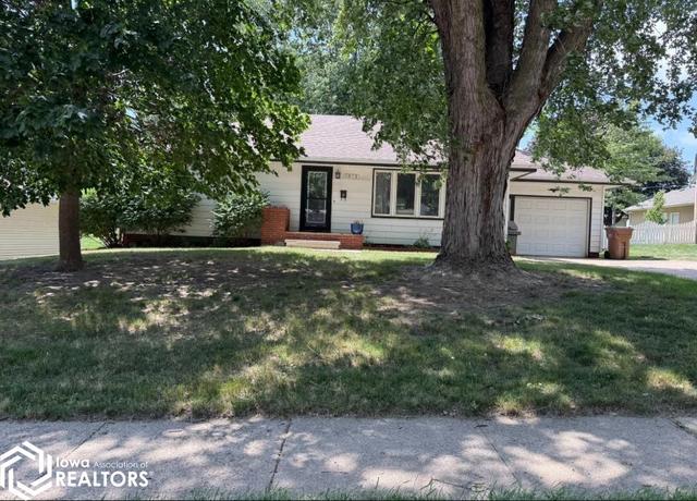 1813 Crestview Dr, Carroll, IA 51401